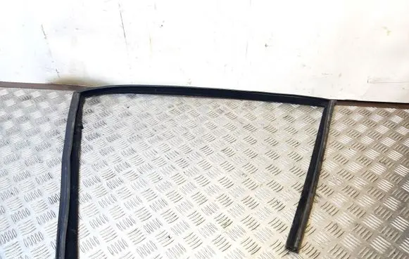 BMW 7 F01 F02 F03 F04 Rubber seal front door window/glass 7178009