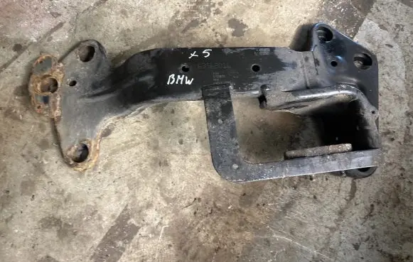 BMW X5 E53 Gearbox mounting bracket 6762275 63562016