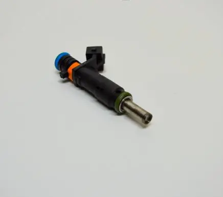 Opel Insignia A Fuel injector 55353806