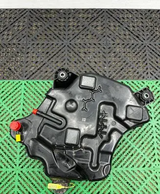 BMW 3 G20 G21 AdBlue liquid reservoir 7454338 22B2491K0426