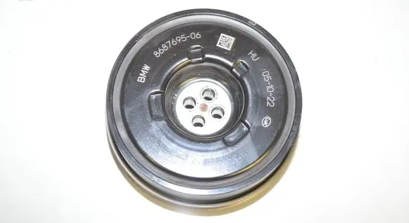 BMW 1 F40 Crankshaft pulley 8687695 11238687695 5A79500
