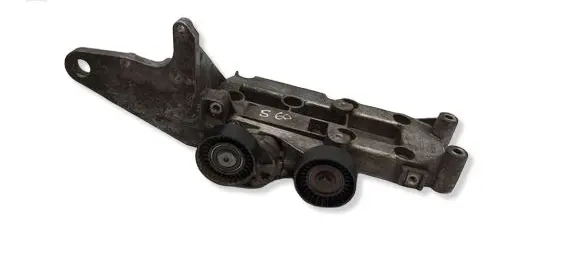 Volvo S60 Engine mounting bracket 8642196