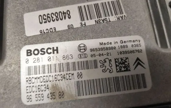 Peugeot 307 Engine control unit/module 0281011863 9655943580 84083950