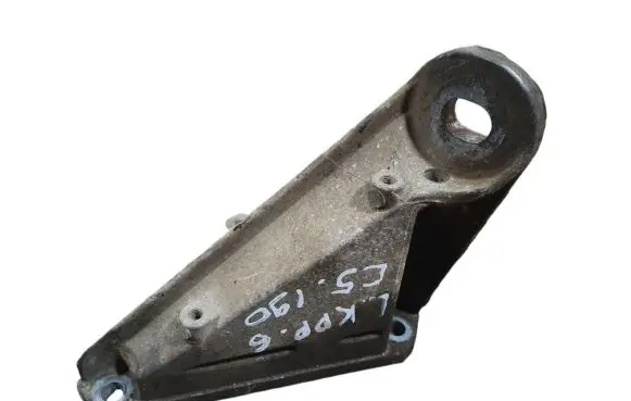 Audi A6 S6 C5 4B Gearbox mounting bracket 8D0599113AS