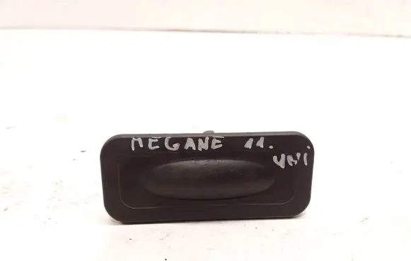 Renault Megane III Tailgate opening switch 8200076256