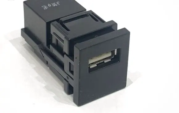 Toyota Yaris USB socket connector 