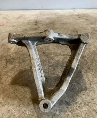 Opel Antara Generator/alternator bracket 96628790