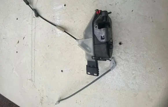 Citroen C4 Cactus Front door lock 2515A030918 A05927 PSA016903