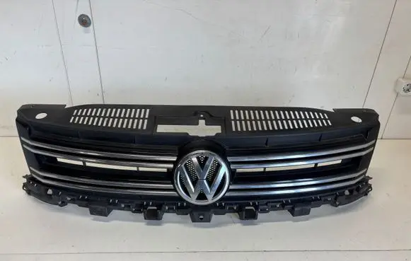 Volkswagen Tiguan Front bumper upper radiator grill 5N0853653E