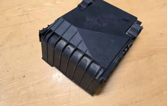 Volkswagen Caddy Fuse box cover 1K0937132F 014189871 017180061