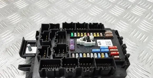 Tesla Model S Fuse module 103440900A