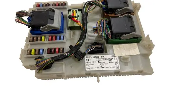 Ford Mondeo MK IV Fuse module BG9T14A073BD LTQF01125TP 3659AF01125TP