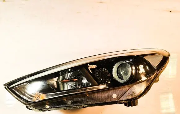 Hyundai Tucson TL Headlight/headlamp 92101D7100 92101D7XXX