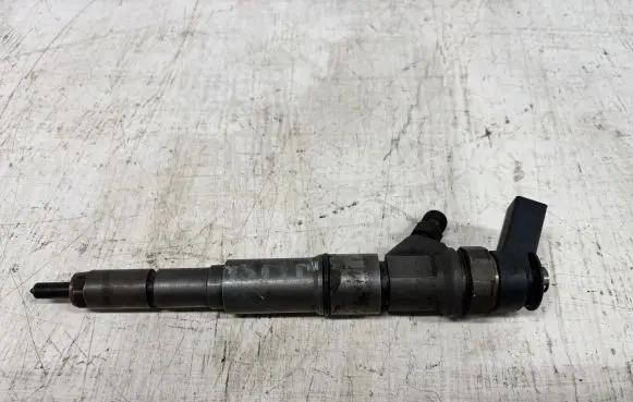 BMW 5 E60 E61 Fuel injector 0445110216