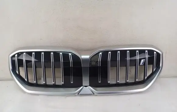 BMW i5 G60 Front bumper upper radiator grill 511318517811