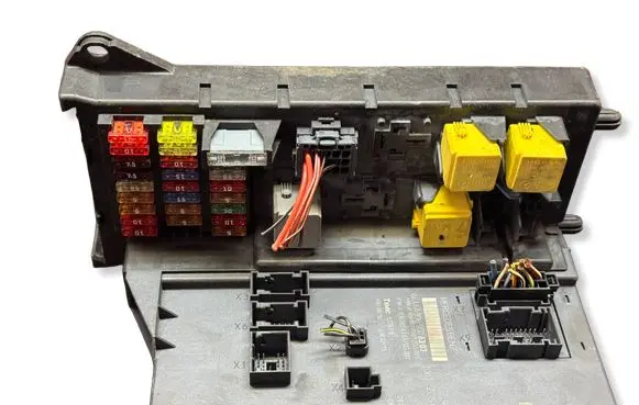Mercedes-Benz Sprinter W906 Fuse module A9069006303 A9069017501 A906902430
