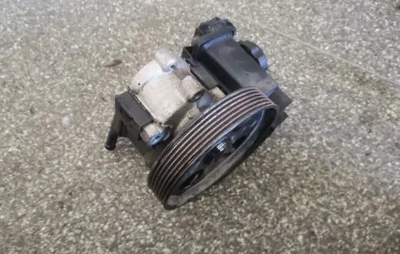 Peugeot 206 Power steering pump