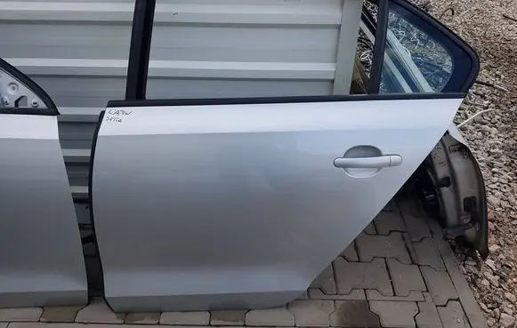Volkswagen Jetta VI Rear door 