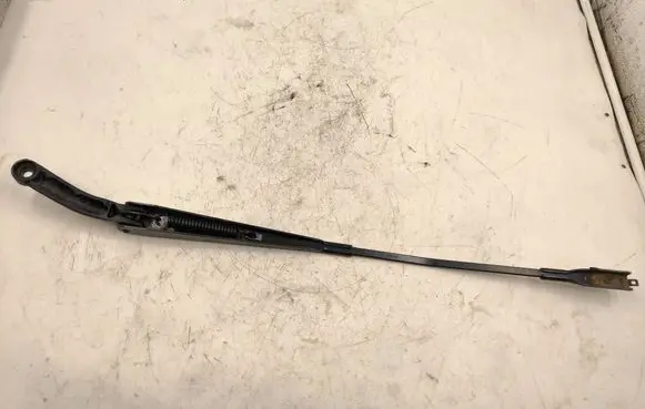Volvo V70 Front wiper blade arm 30655615