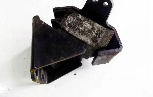 Nissan Navara D22 Engine mount bracket
