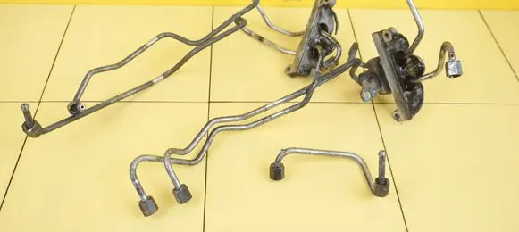 Subaru Forester SH Fuel injector supply line/pipe EE20Z