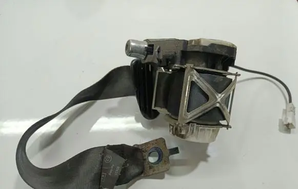 Renault Clio III Rear seatbelt 34006768