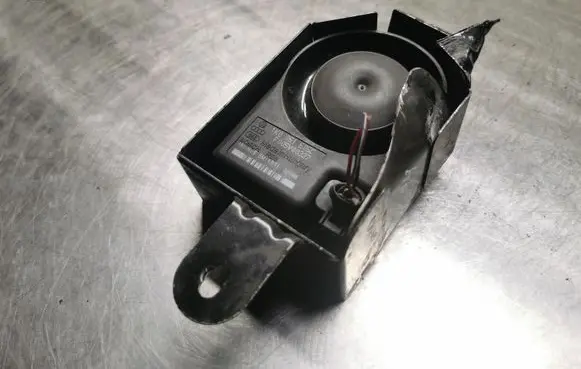 Audi A6 S6 C6 4F Alarm system siren 1K0951605C