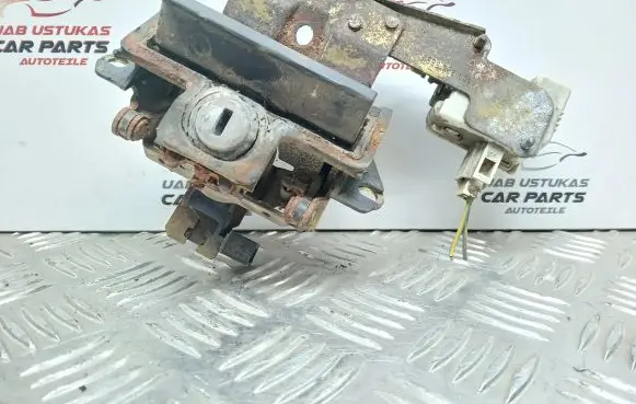 Skoda Octavia Mk1 (1U) Loading door lock 1U9827565E