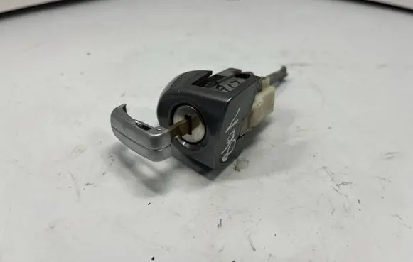 BMW X3 F25 Front door lock (next to the handle) 7290471 51217290471 7290473