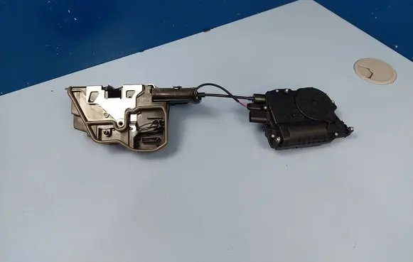 BMW 5 F10 F11 Front door lock 51217185691 7185691 51217155153