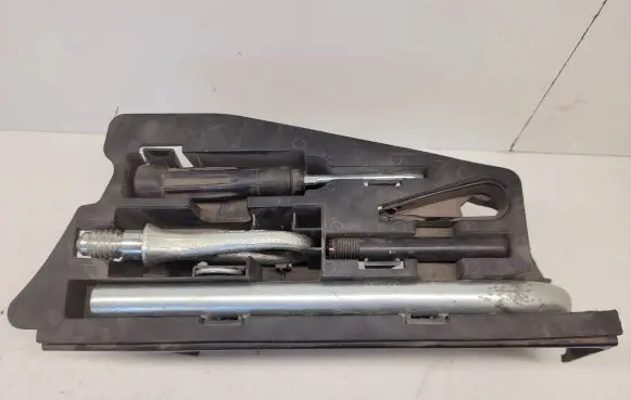 Audi A6 S6 C6 4F Tool set 4F5012111A