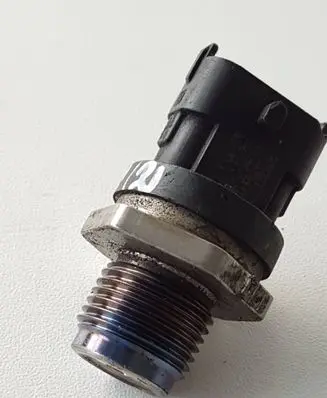 Volvo V70 Fuel pressure sensor 0281002707