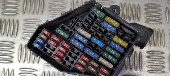 Volkswagen PASSAT B5 Fuse box set 8D1941824