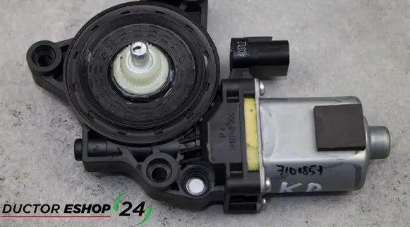 Hyundai i30 Front door window regulator motor 82450A5000