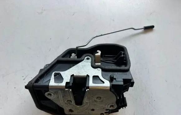 BMW 5 E60 E61 Rear door lock 7167075