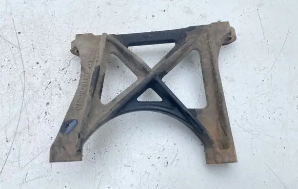 Toyota Avensis T250 Engine mounting bracket 171180G010