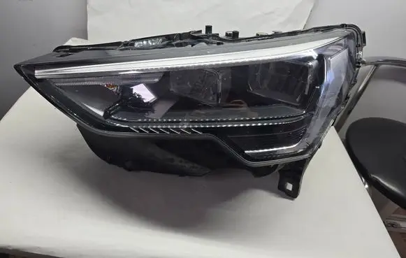 Audi Q3 F3 Headlight/headlamp 1090025