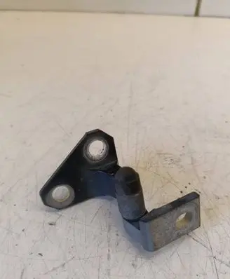 Volkswagen PASSAT B6 Front door upper hinge 3C0831402