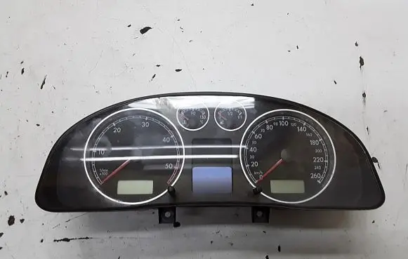Volkswagen PASSAT B5 Speedometer (instrument cluster) 3B0920925A