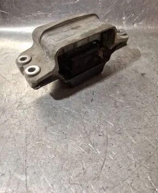 Volkswagen Jetta VI Engine mount bracket 1K0199555