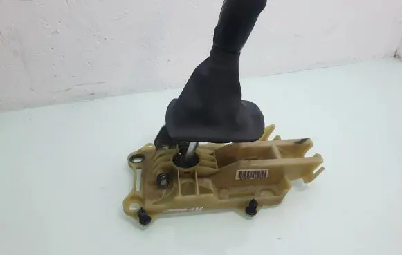 Volvo C30 Gear shifter/selector 30759803