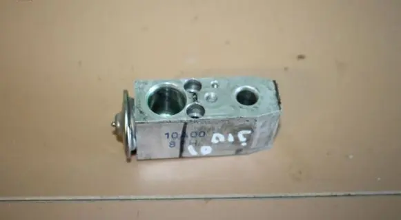 Nissan Qashqai Air conditioning (A/C) expansion valve 
