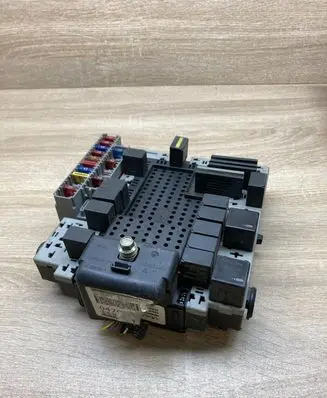 Volvo V70 Fuse module 08696098 08696040