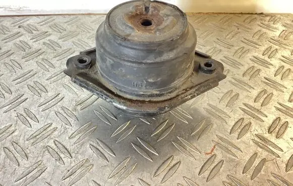 Mercedes-Benz ML W164 Engine mount bracket A2512404717