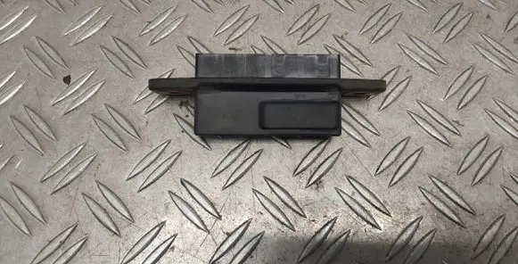 Toyota Avensis T270 Tailgate opening switch 