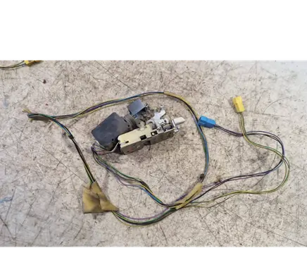 Volkswagen II LT Front door lock 40620579