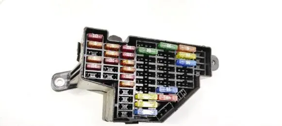 Volkswagen PASSAT B6 Fuse box set 514457386