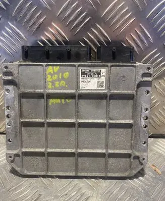 Toyota Avensis T270 Engine control unit/module 8966105D12