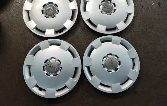 Audi A4 S4 B6 8E 8H R16 wheel hub/cap/trim 8P0601147A