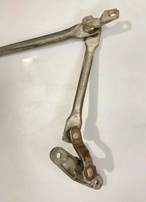 Mercedes-Benz W123 Front wiper linkage 
